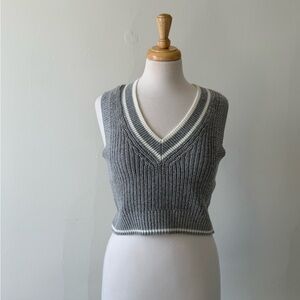 H&M Grey Knit Sweater Vest V-Neck Cropped Preppy Style